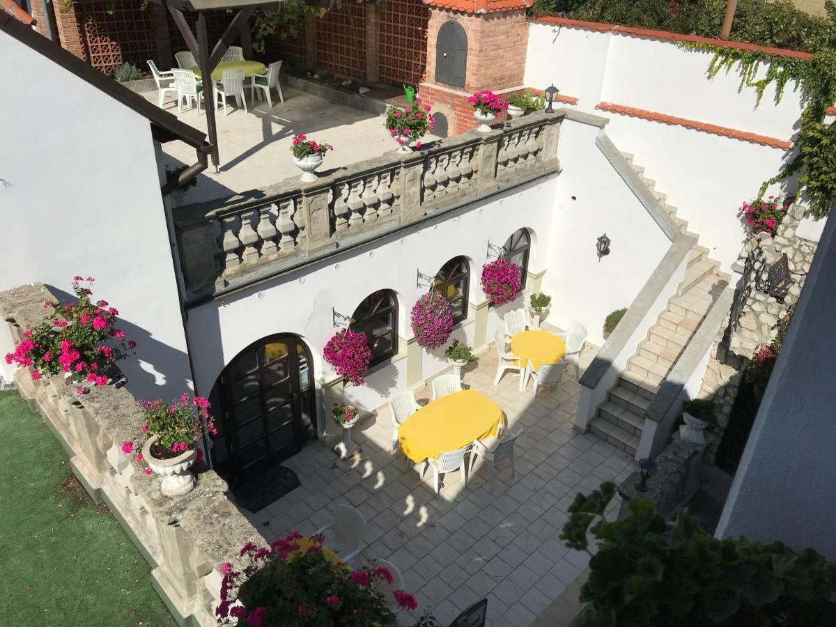 U Svateho Urbana Hotel Mikulov Exterior foto